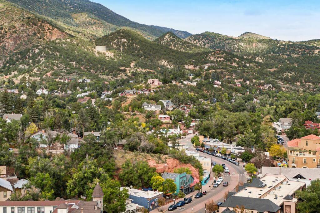 The Owl's Nest @ Manitou: Mtn Views On Main Street Holiday home Manitou Springs
