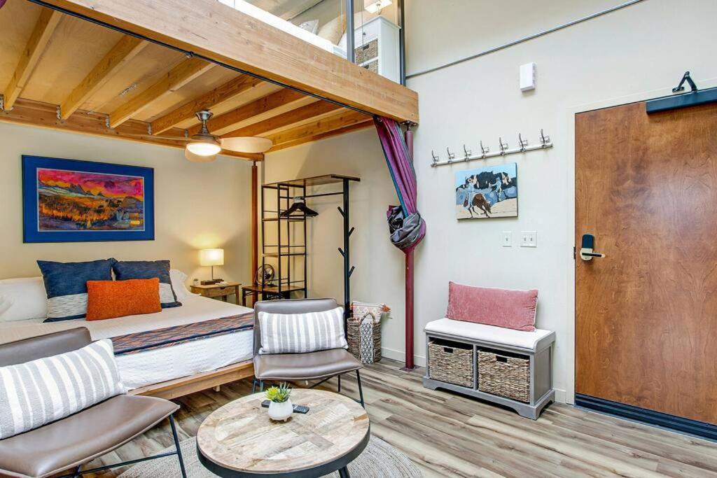 Holiday home The Owl's Nest @ Manitou: Mtn Views On Main Street *